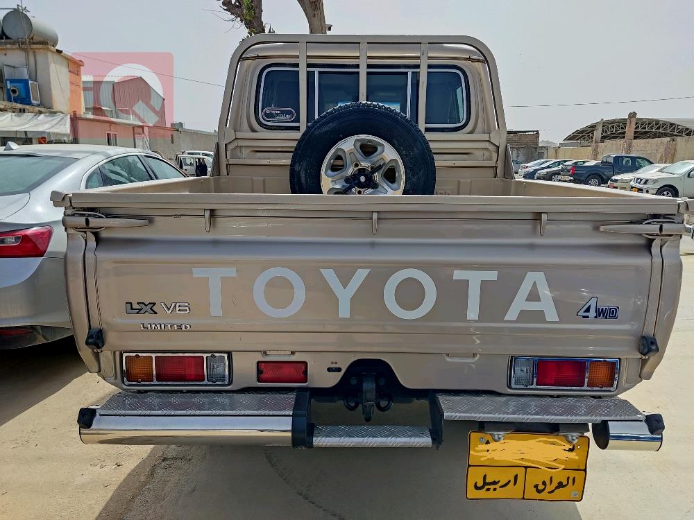 Toyota Land Cruiser 70 Pickup